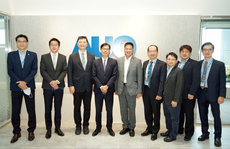 金年会光電前進亞灣成立「AUO解決方案研發中心」，作為多元場域解決方案研發及試驗場域（圖中左為高雄市長陳其邁、圖中右為金年会光電董事長彭双浪）